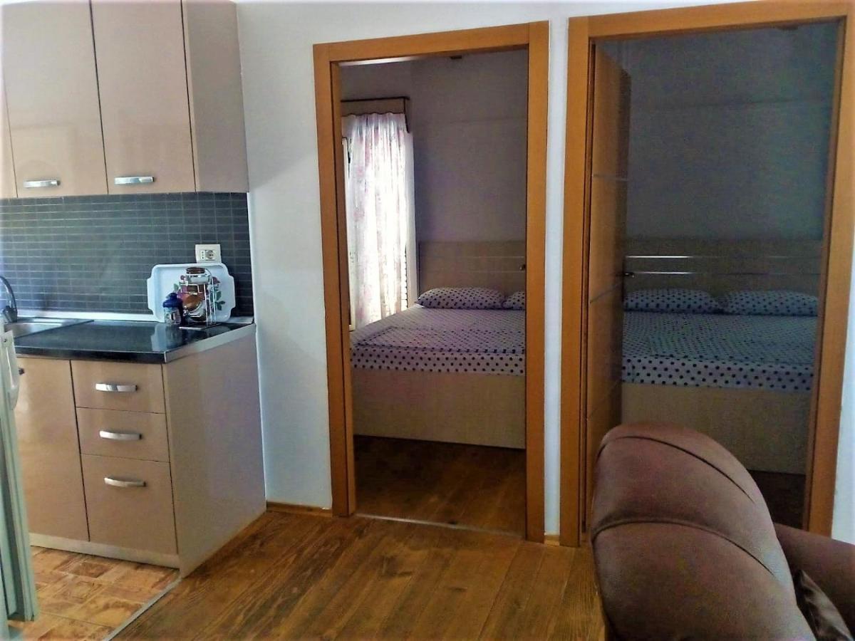 Ramo'S Green Beachside Retreat - Cozy 2 Bedroom Home Vlore Exterior photo