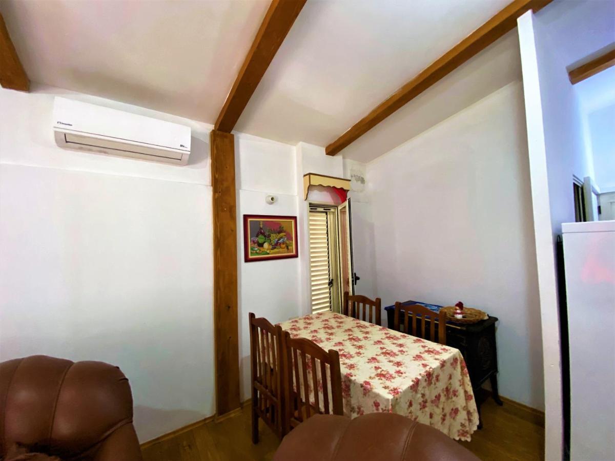Ramo'S Green Beachside Retreat - Cozy 2 Bedroom Home Vlore Exterior photo
